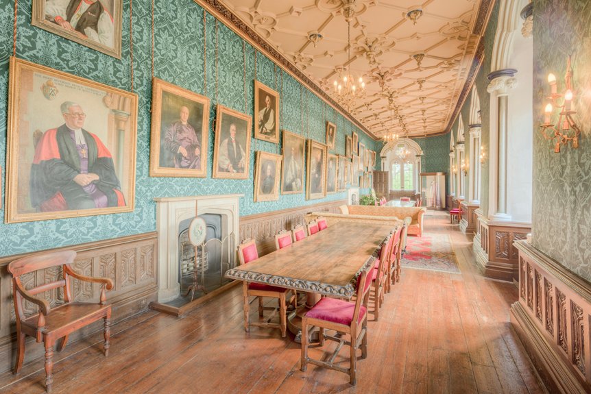 holiday displays in los angeles